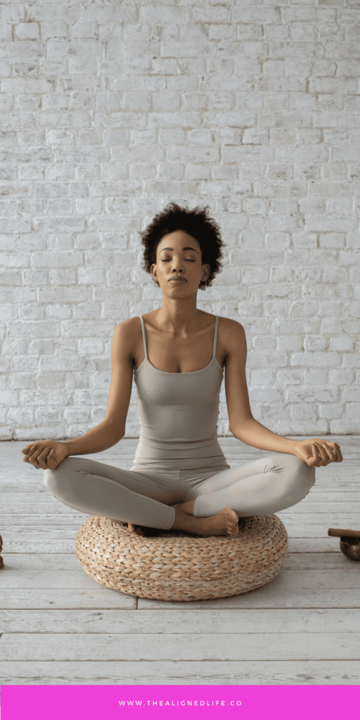 How To Practice Mindfulness | 5 Simple Mindfulness Exercises | The Aligned Life | Manifestation + Spirituality Blog
